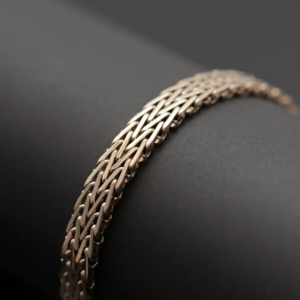 Armlænke med V-mønster i 14 karat guld