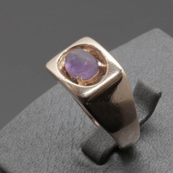 Dame ring med lilla sten i 14 karat guld