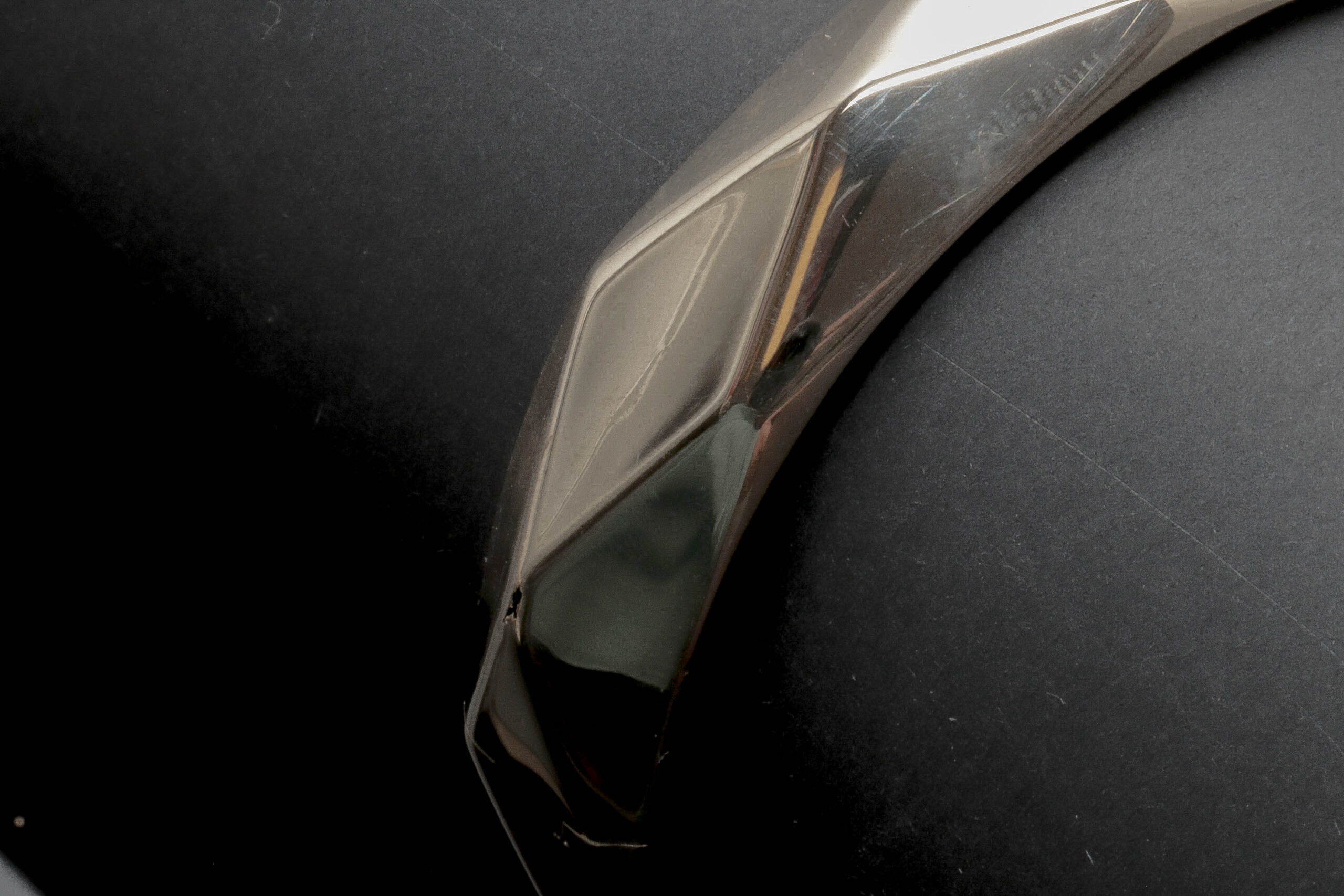 Kantet armring i 14 karat guld