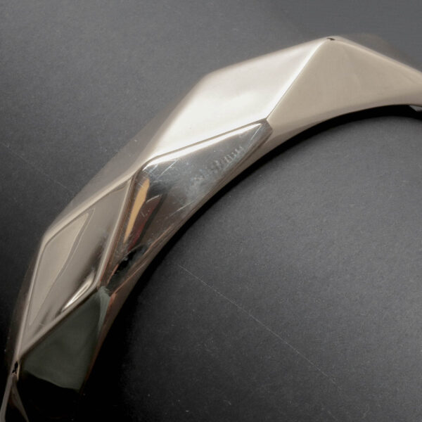 Kantet armring i 14 karat guld