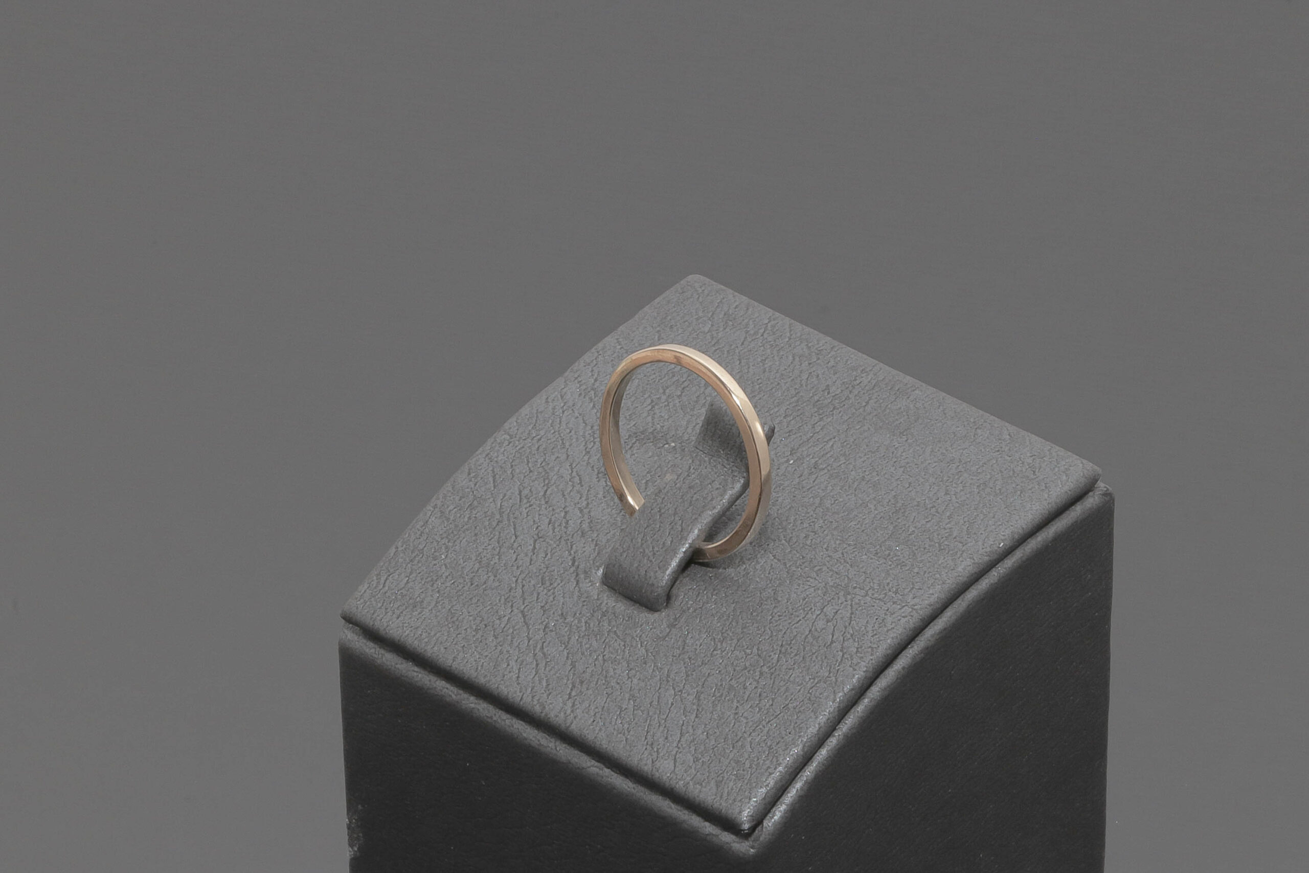 Elegant ring i 14 karat guld