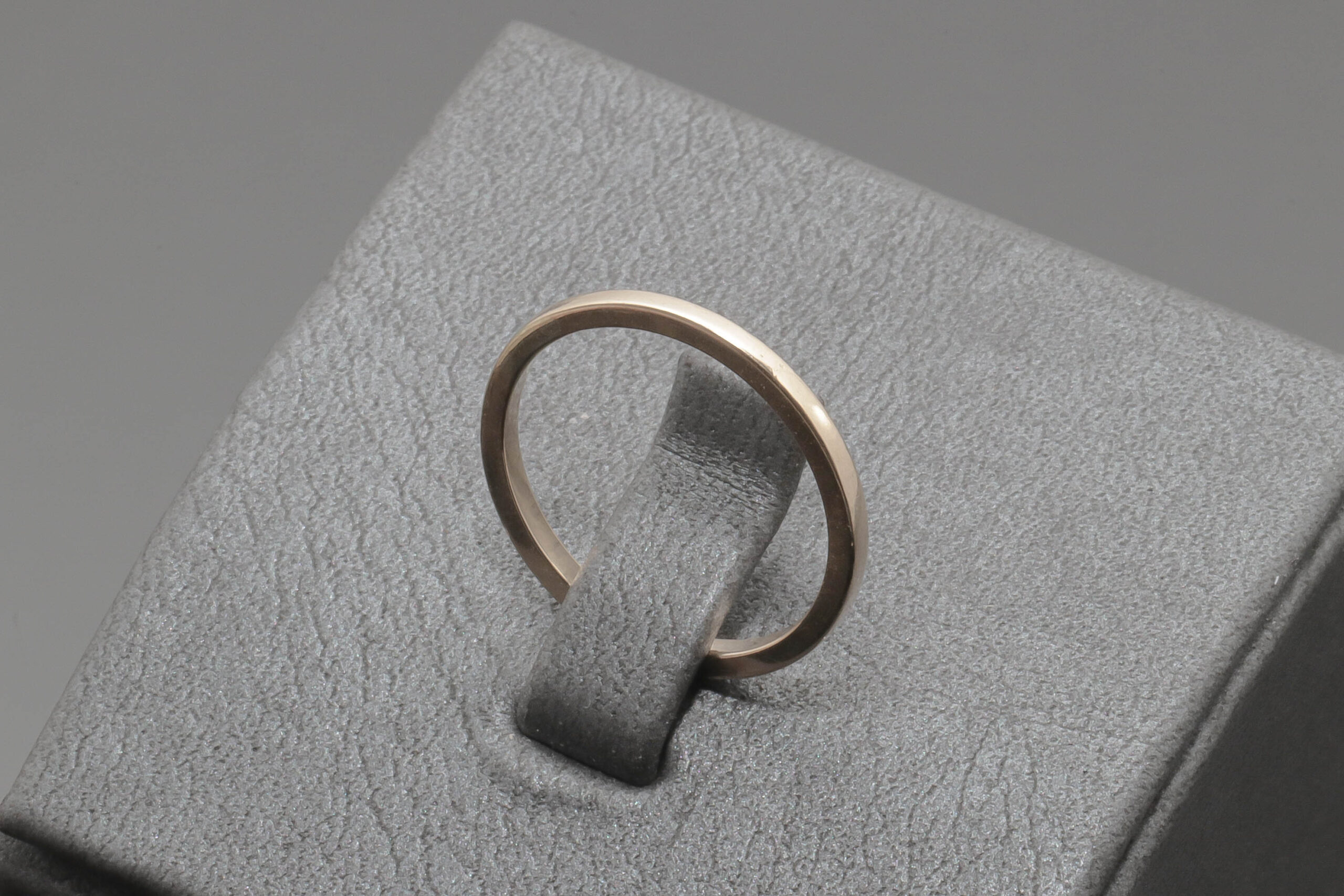 Elegant ring i 14 karat guld