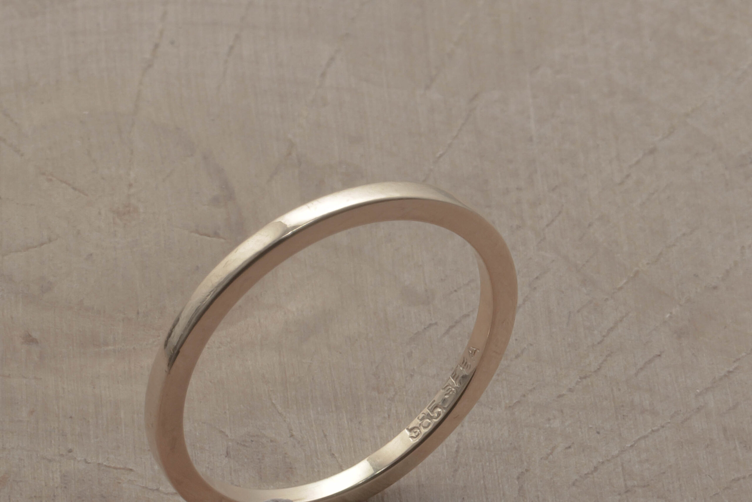 Elegant ring i 14 karat guld