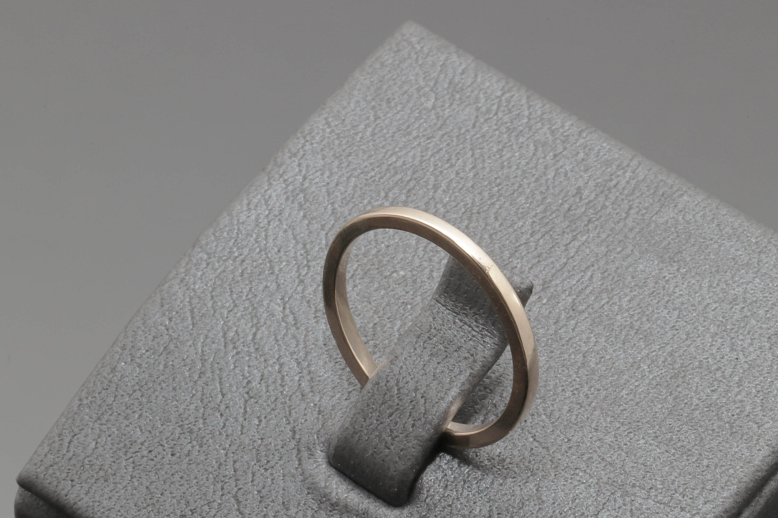 Elegant ring i 14 karat guld