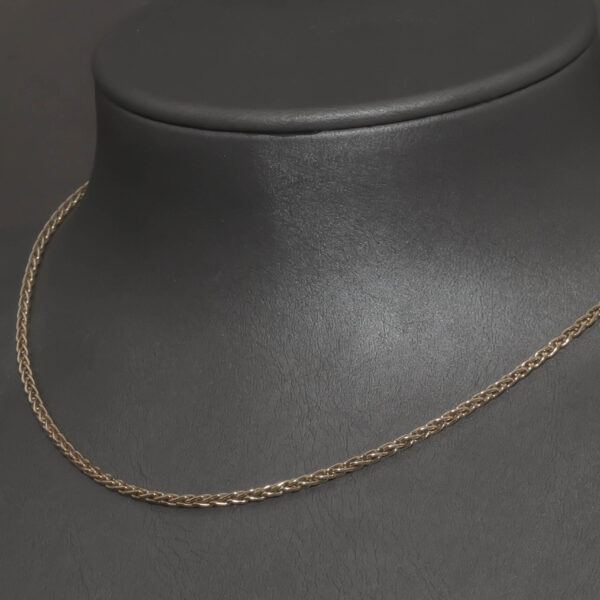 Flettet halskæde i 18 karat guld