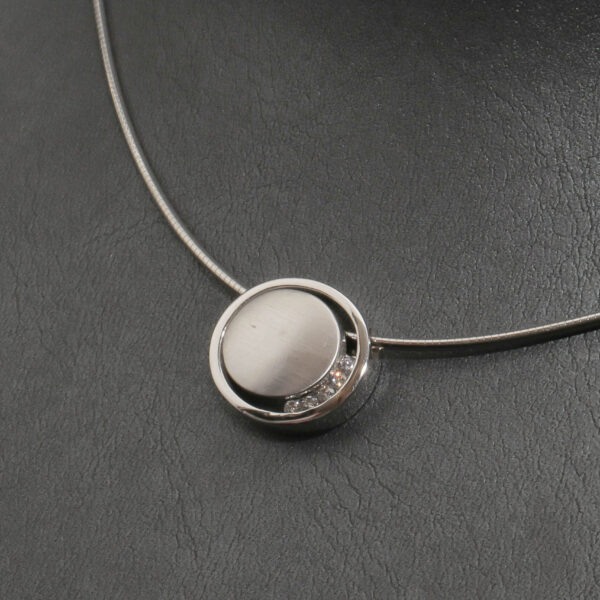 Vedhæng halskæde med diamanter i 14 karat hvidguld
