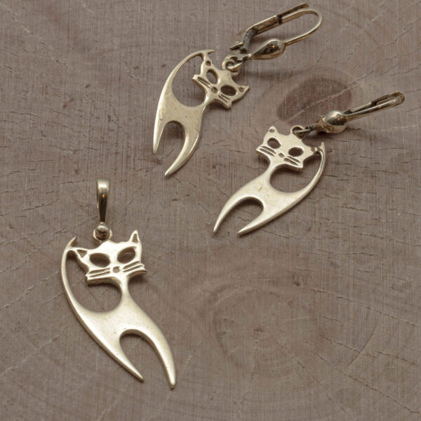 Sæt med kat motiv i 14 karat guld