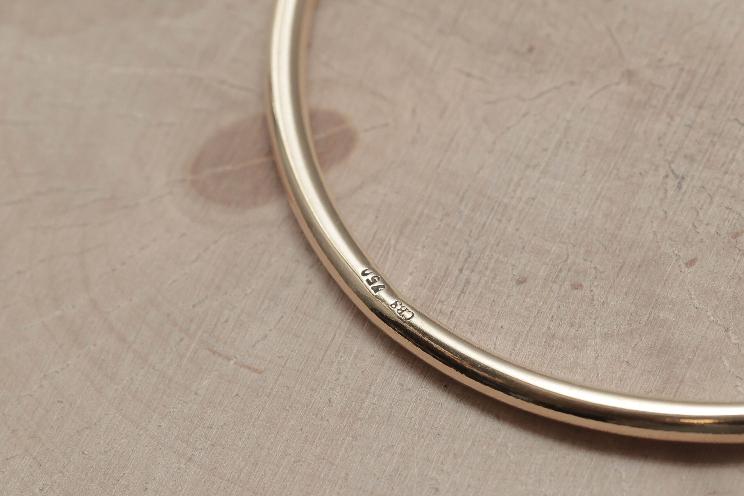 Massiv armring i 18 karat guld