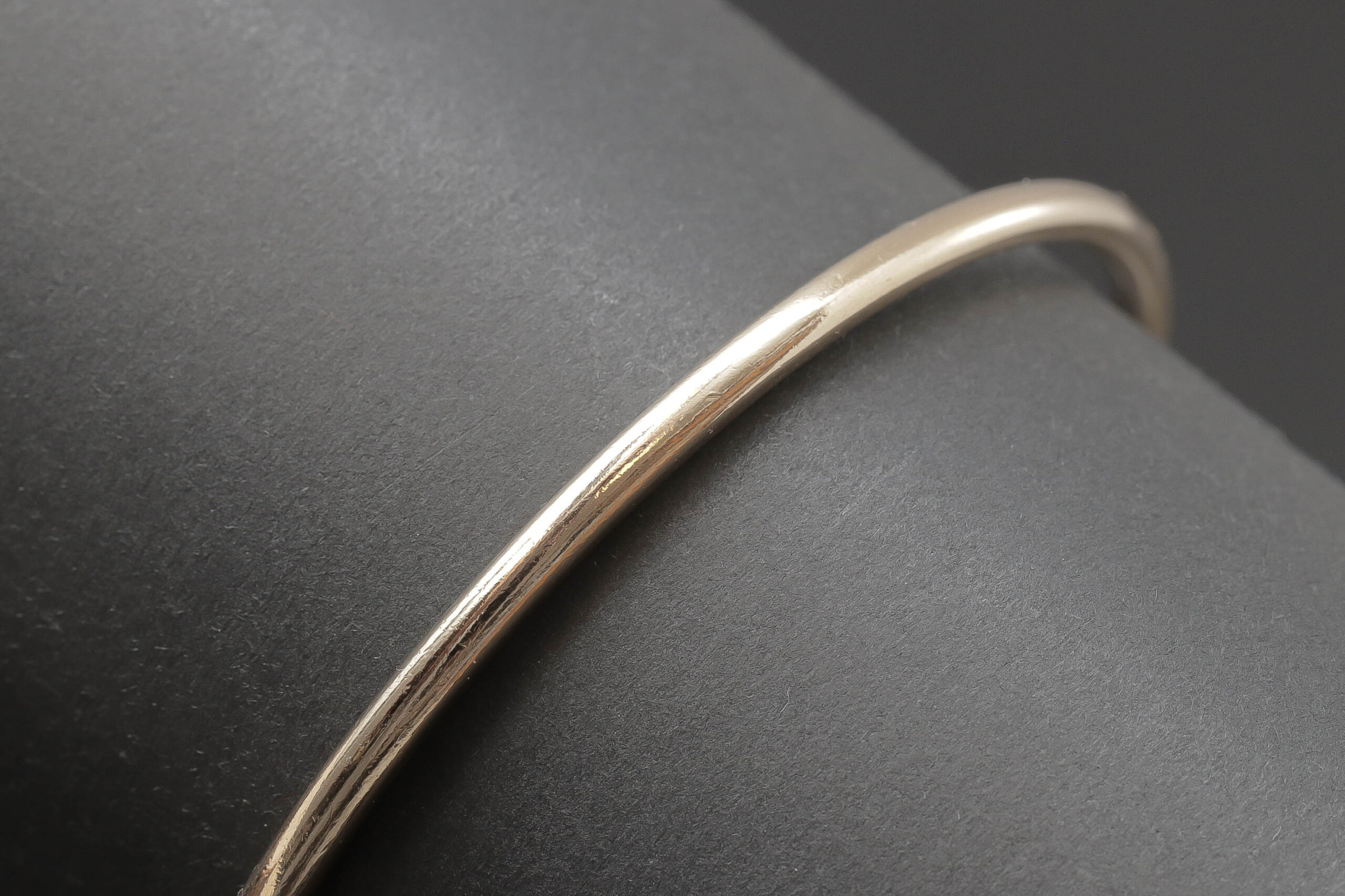 Massiv armring i 18 karat guld