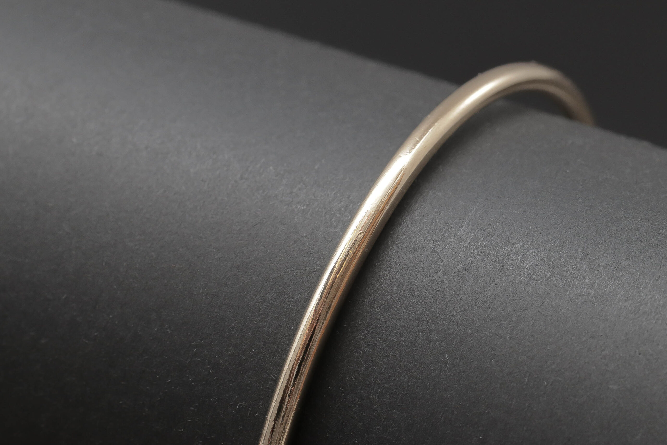 Massiv armring i 18 karat guld