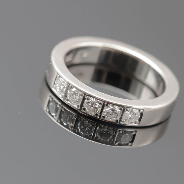 Alliancering med diamanter i 14 karat hvidguld