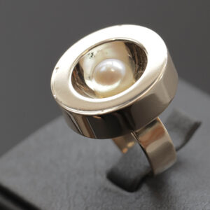 Dame ring med perle i 14 karat guld