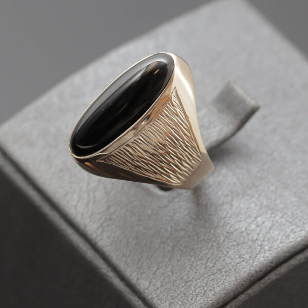 Dame ring med sort onyx sten i 14 karat