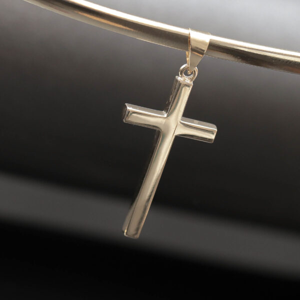 Korsvedhæng i 14 karat guld