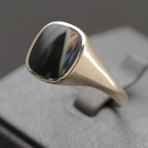 Ring med Onyx sten i 8 karat guld