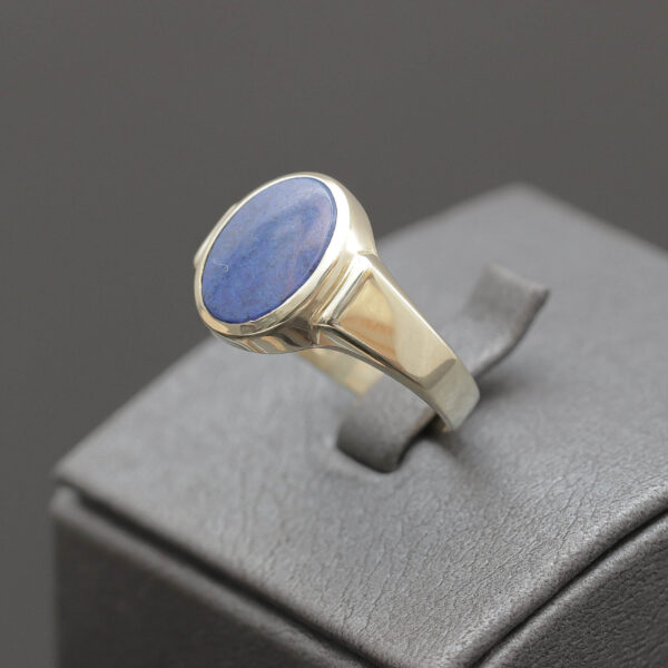 Ring med blå sten i 14 karat guld