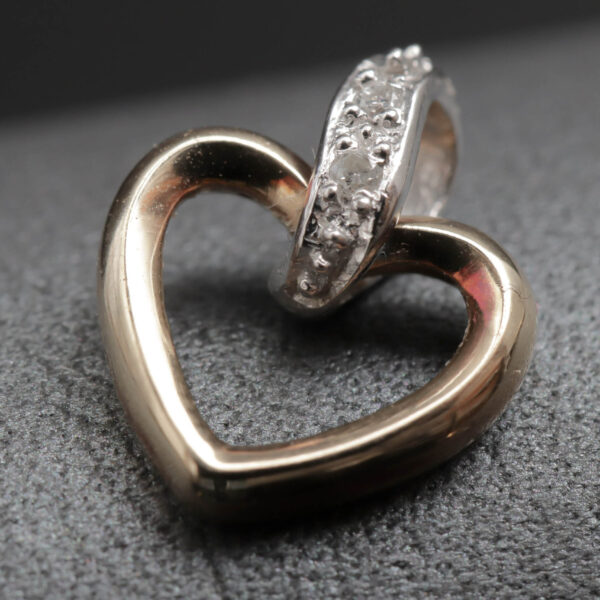 Hjerte vedhæng i 14 karat guld