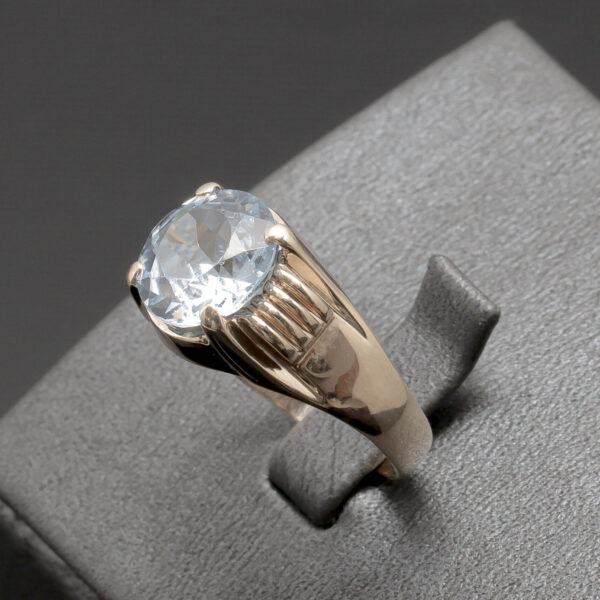 Dame ring med blå sten i 14 karat guld