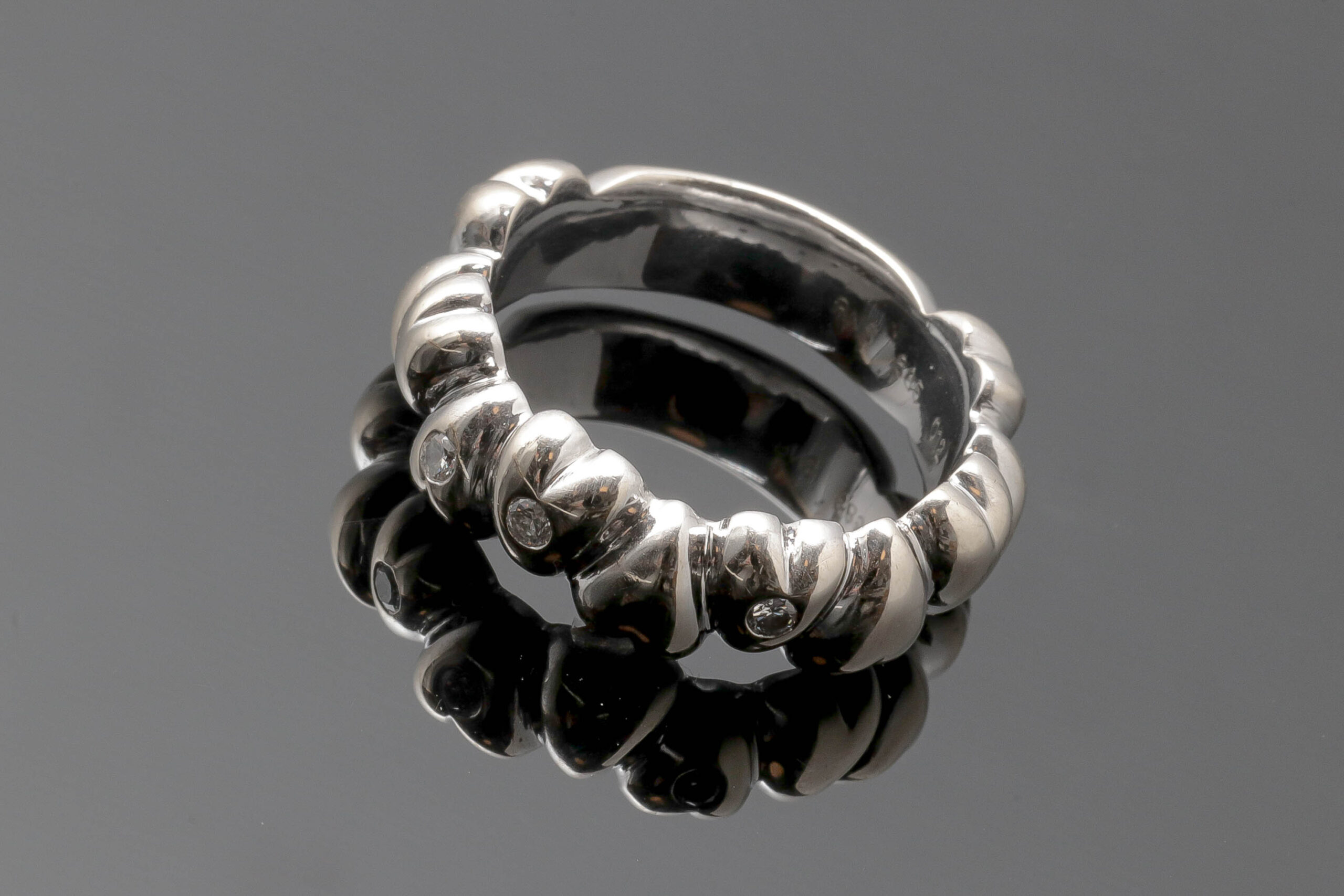 Hjerte ring med 0,12ct diamanter i 14 karat hvidguld