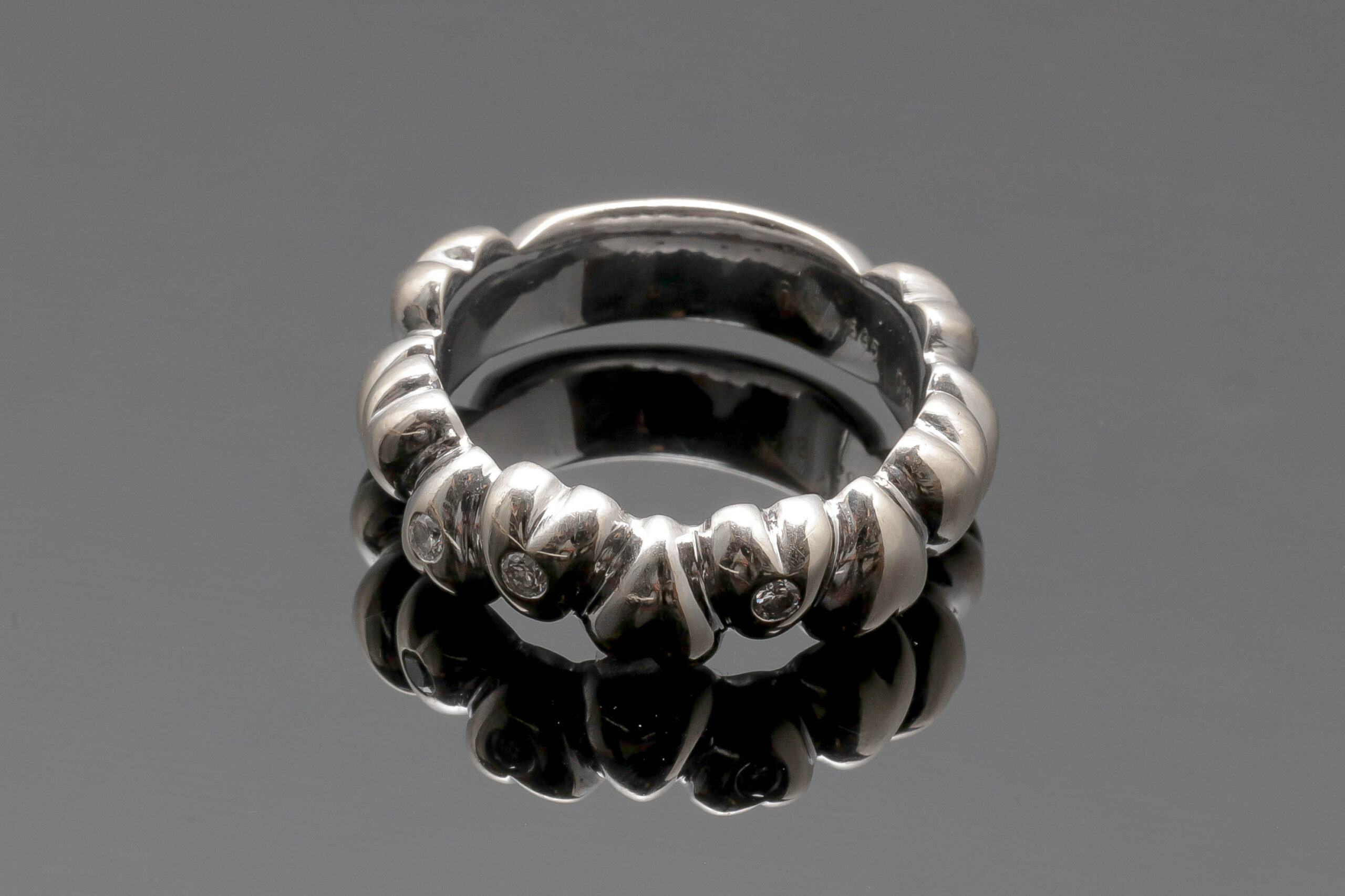 Hjerte ring med 0,12ct diamanter i 14 karat hvidguld