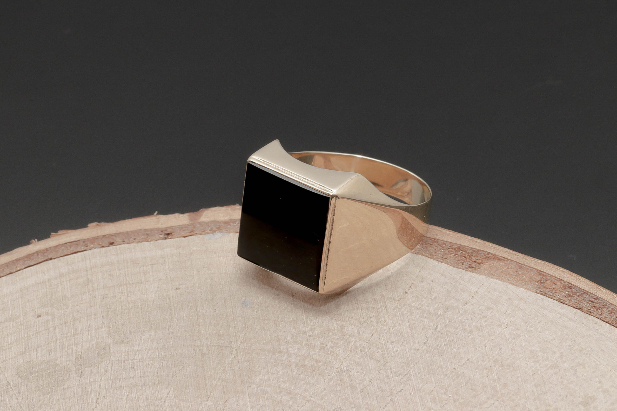 Ring med Onyx sten i 14 karat guld
