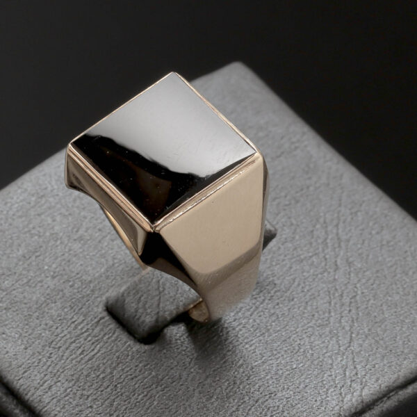 Ring med Onyx sten i 14 karat guld