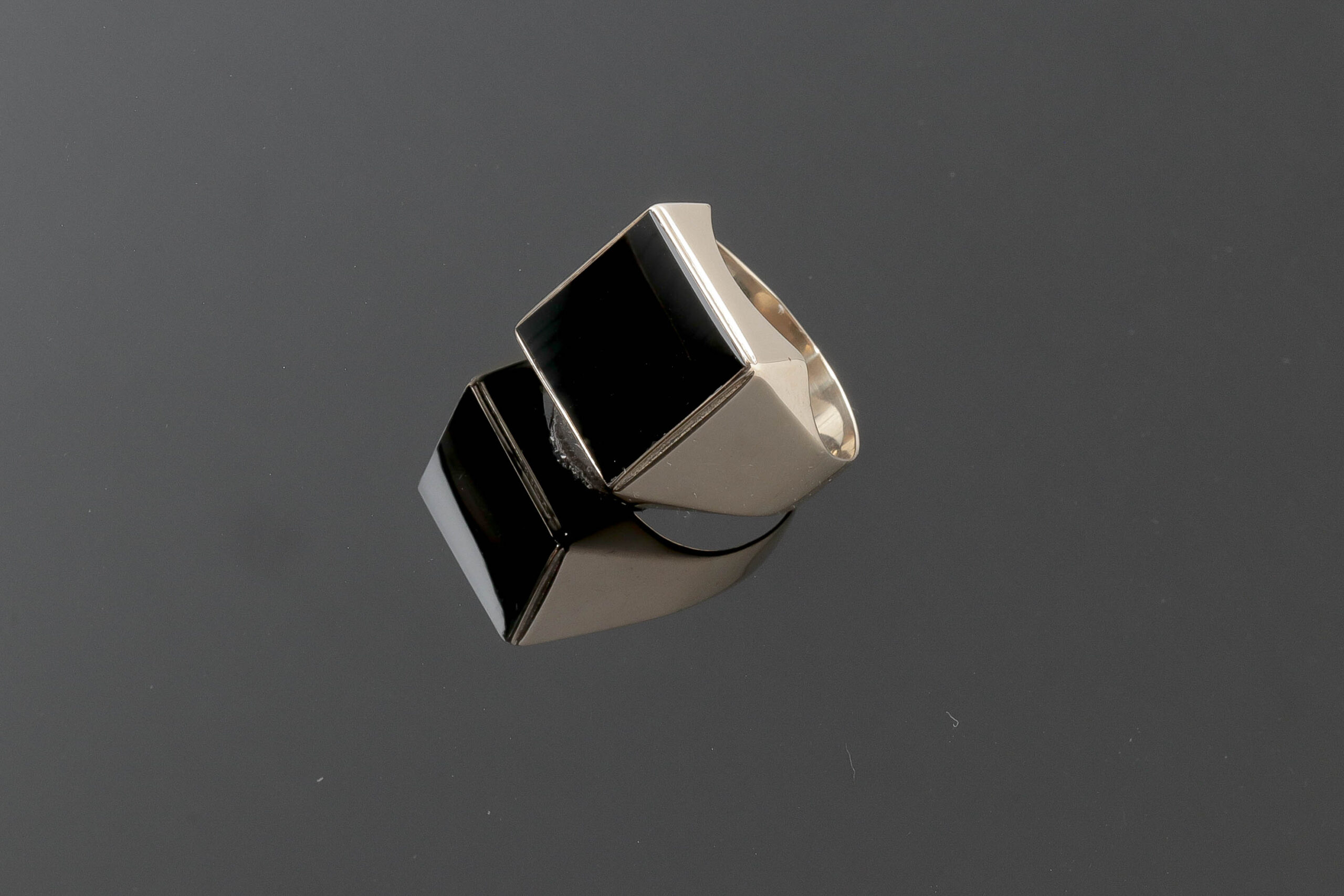 Ring med Onyx sten i 14 karat guld