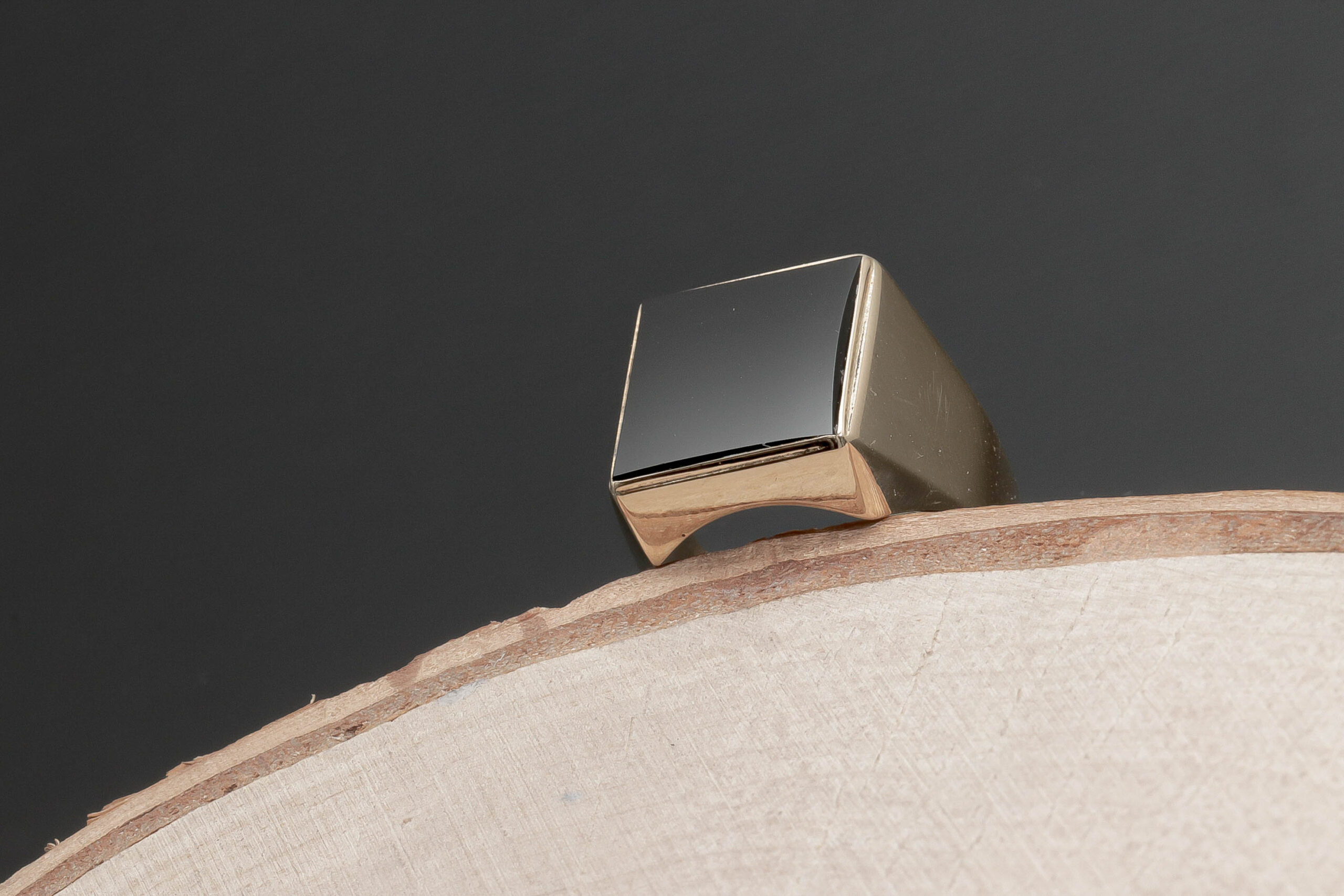Ring med Onyx sten i 14 karat guld