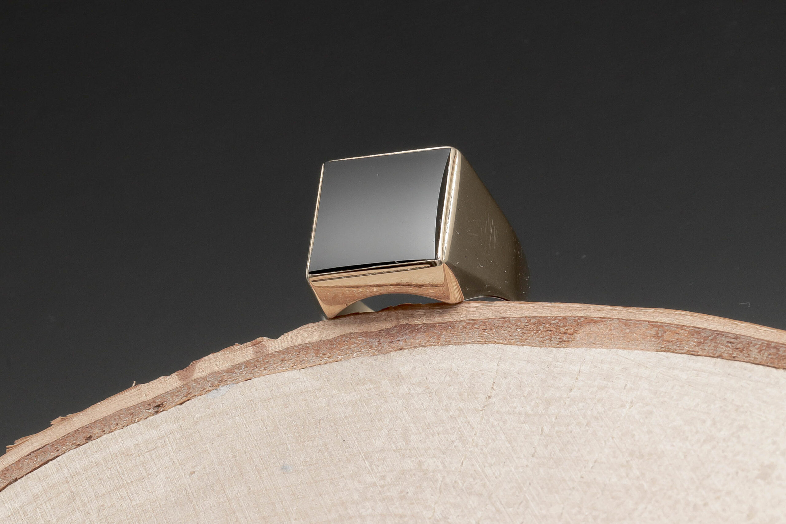 Ring med Onyx sten i 14 karat guld