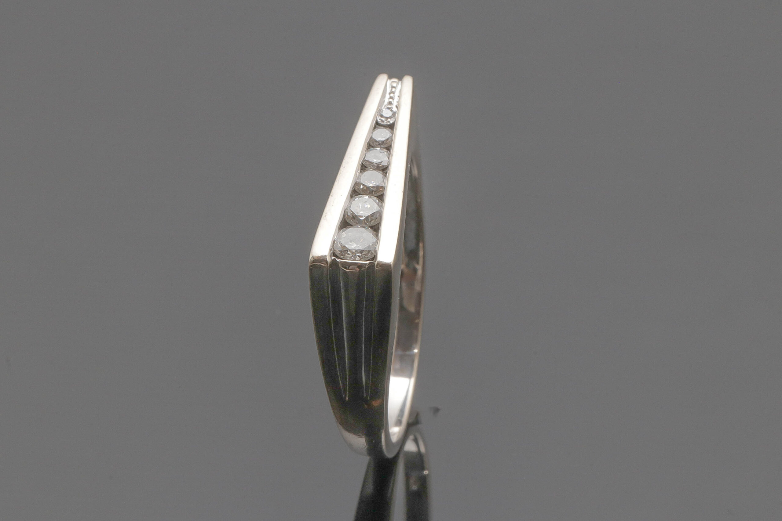 Ring med ca. 0,355ct diamanter i 14 karat hvidguld
