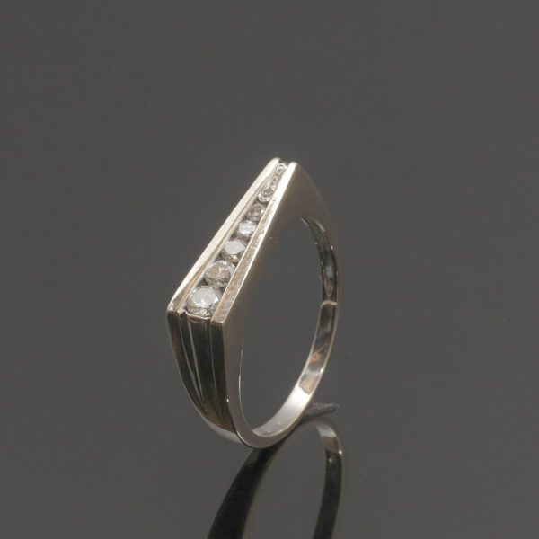 Ring med ca. 0,355ct diamanter i 14 karat hvidguld