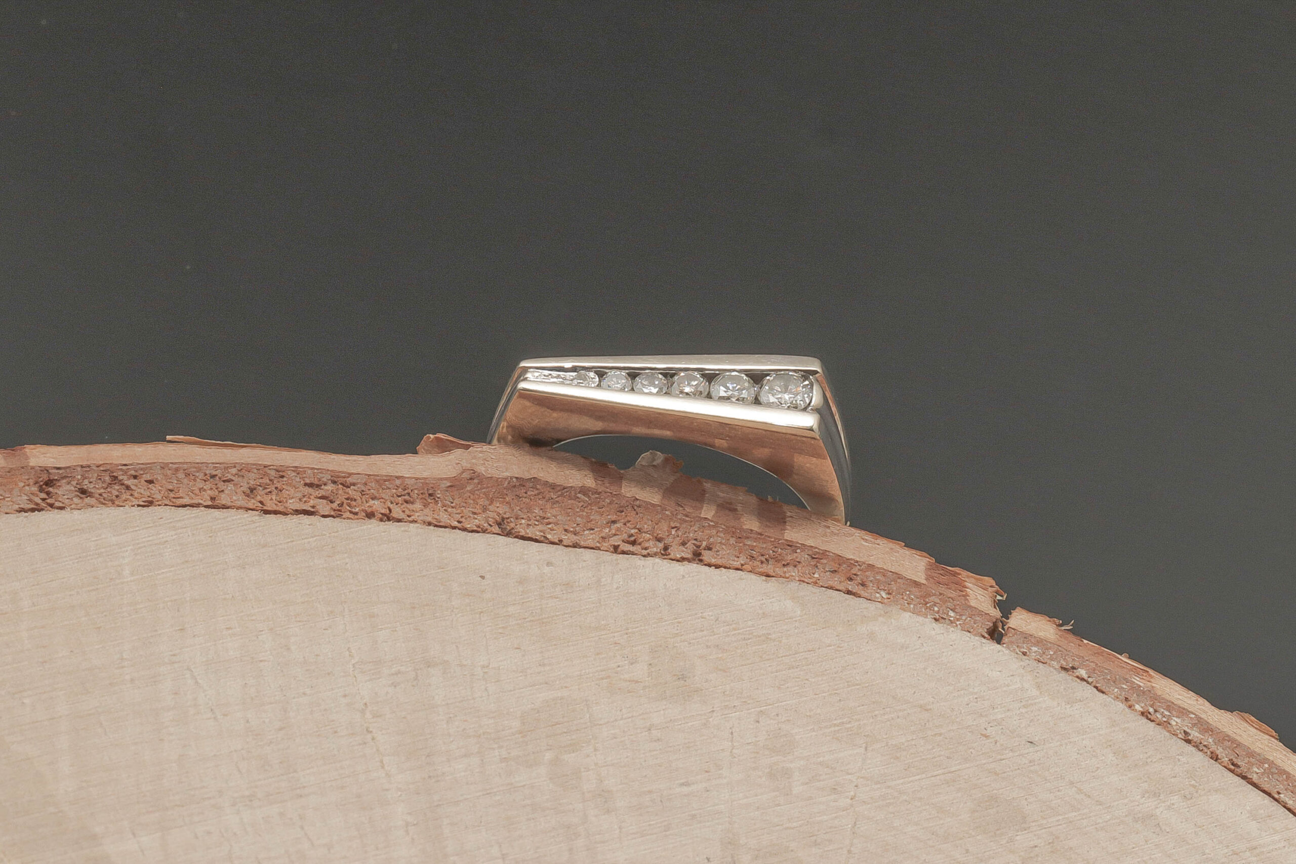 Ring med ca. 0,355ct diamanter i 14 karat hvidguld