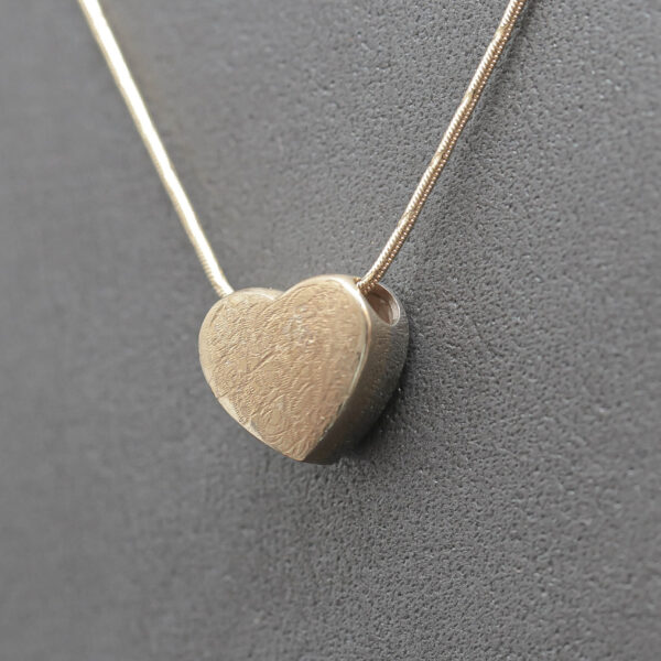 Snake halskæde med hjerte vedhæng i 14 karat guld