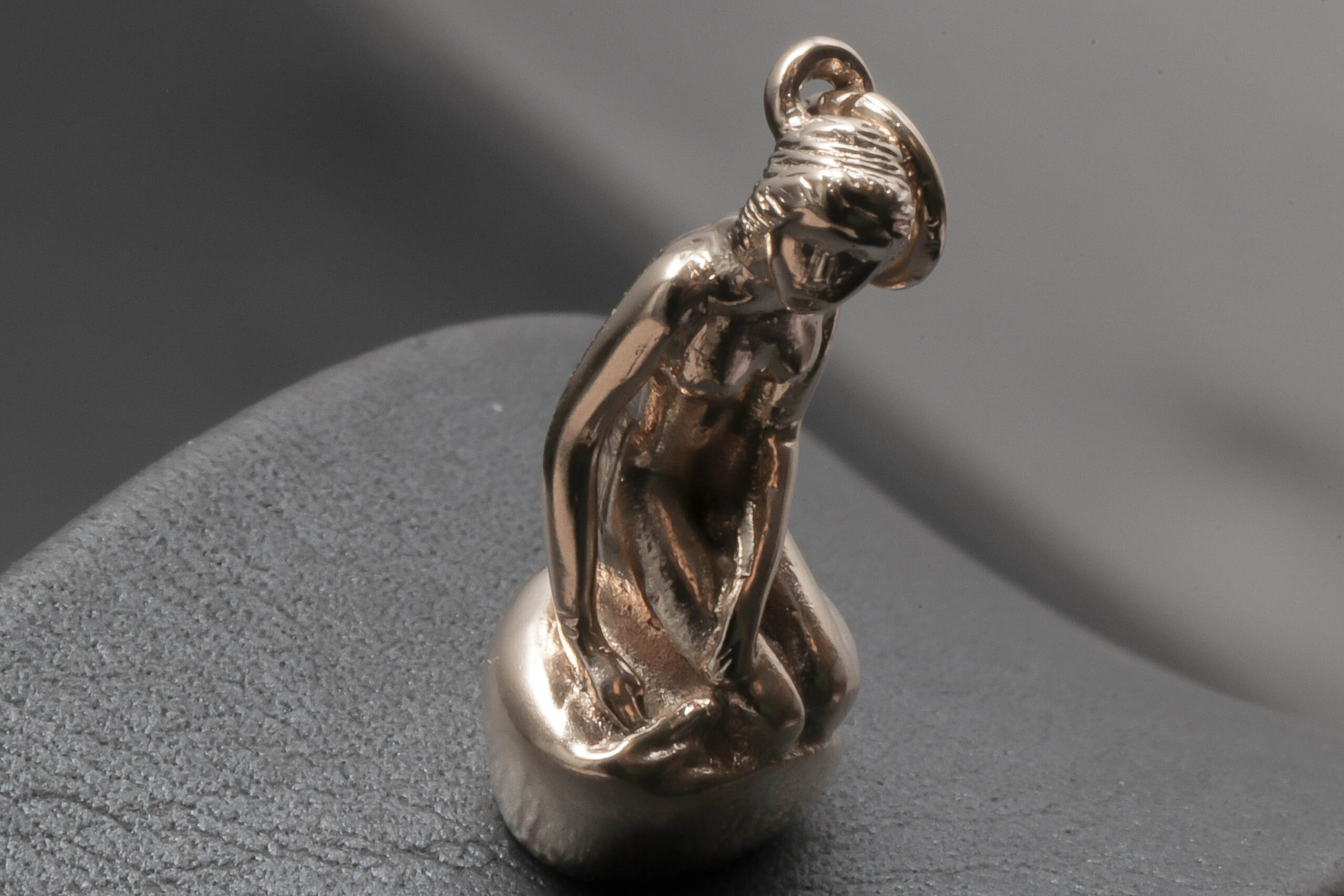 Havfrue charms/vedhæng i 14 karat guld
