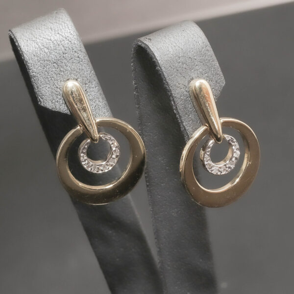 Elegant ørestikker med diamanter i 14 karat guld