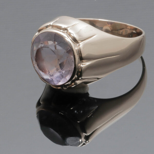 Dame ring med lyslilla sten i 14 karat guld