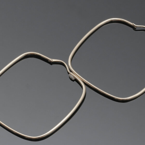 Elegante firkantet ørehængere i 14 karat guld