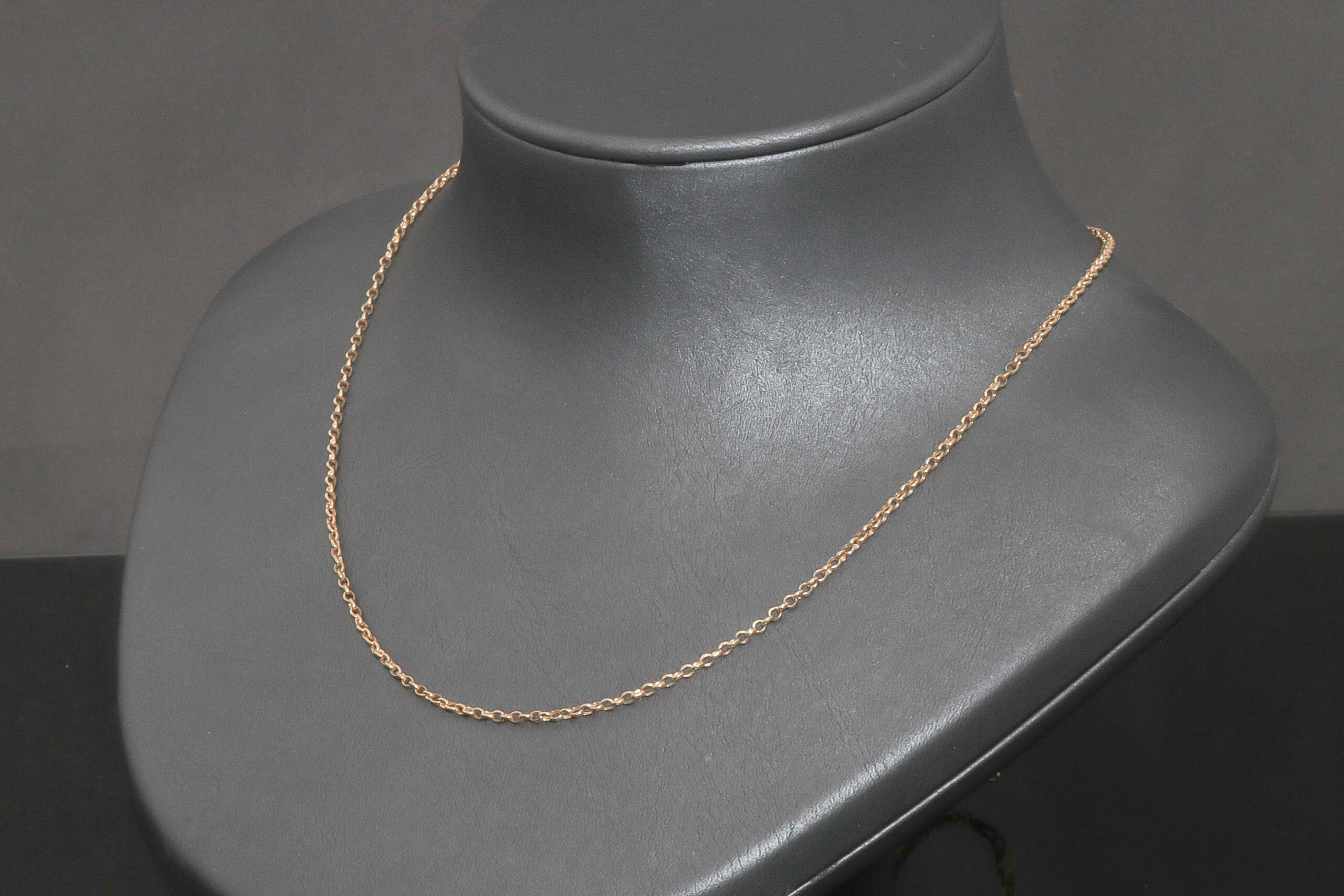 Rundanker halskæde i 14 karat guld – klassisk og tidløst design