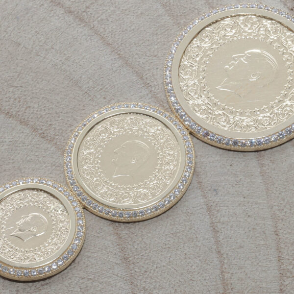 Vedhæng med kurush guldmønter i 22 karat guld & ramme i 14 karat guld