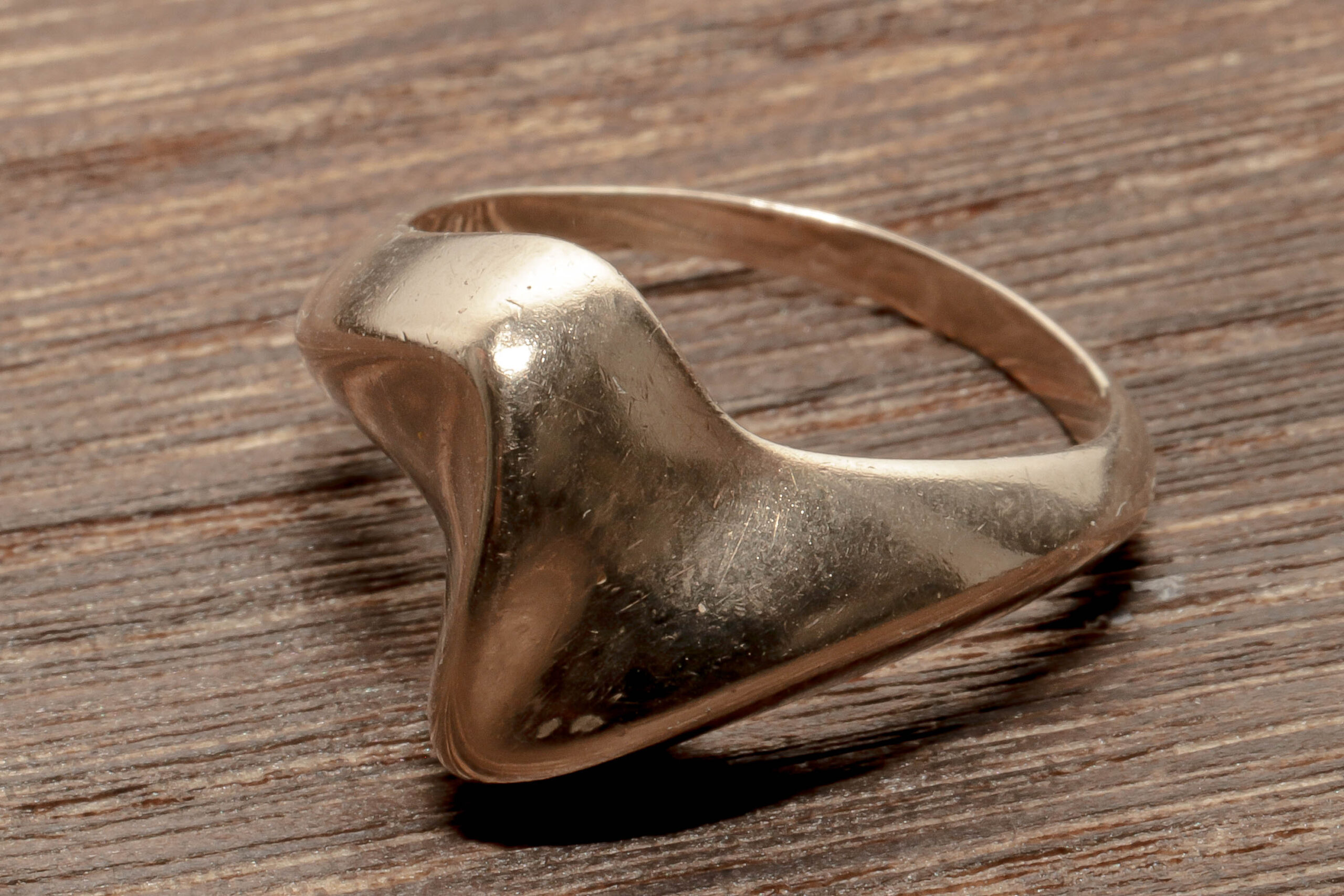 Elegant ring i 14 karat guld