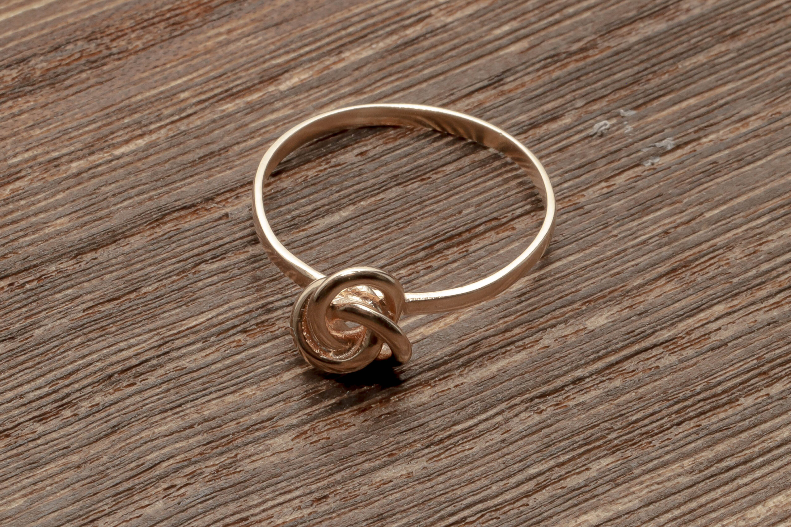 Sløjfe ring i 14 karat guld