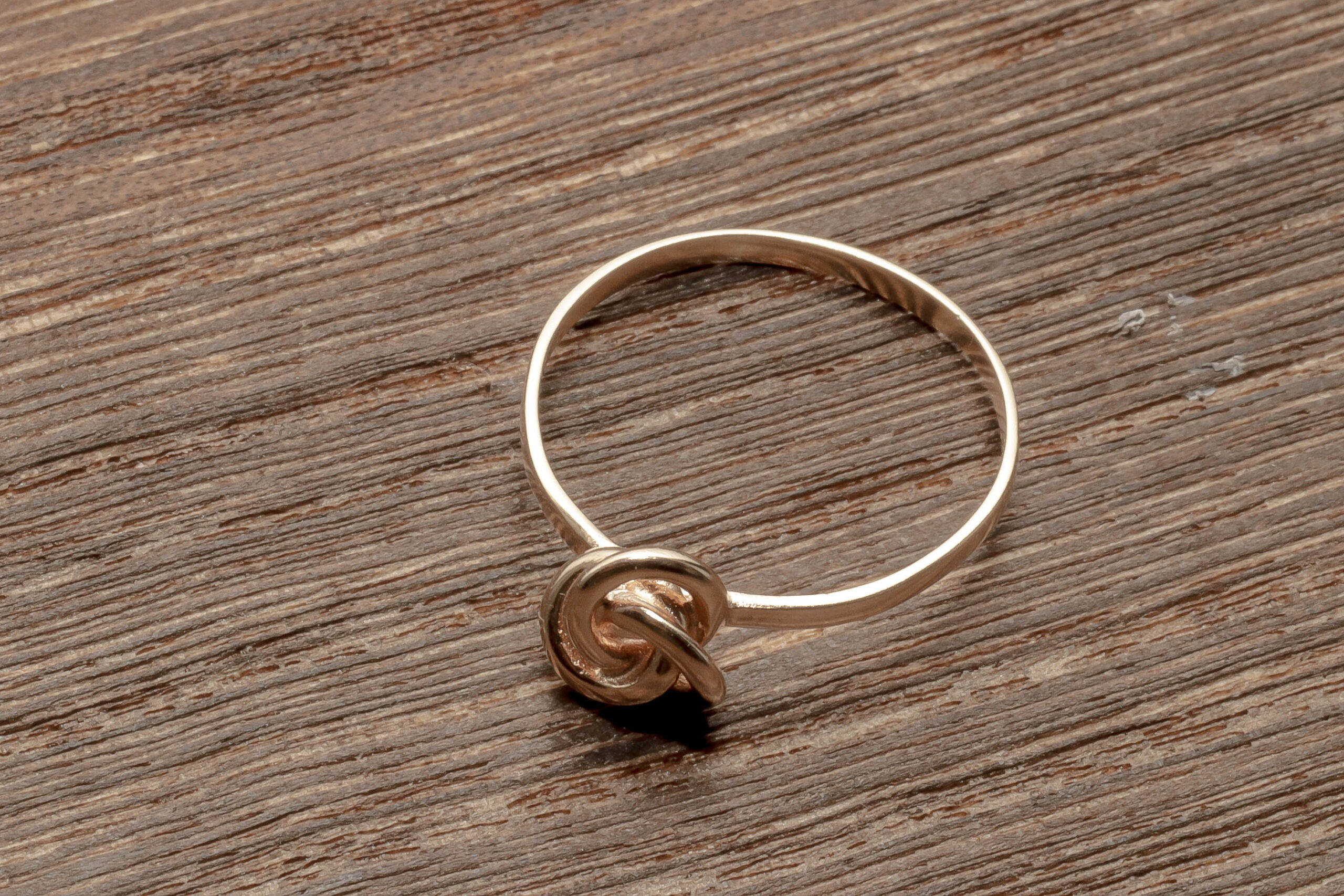 Sløjfe ring i 14 karat guld