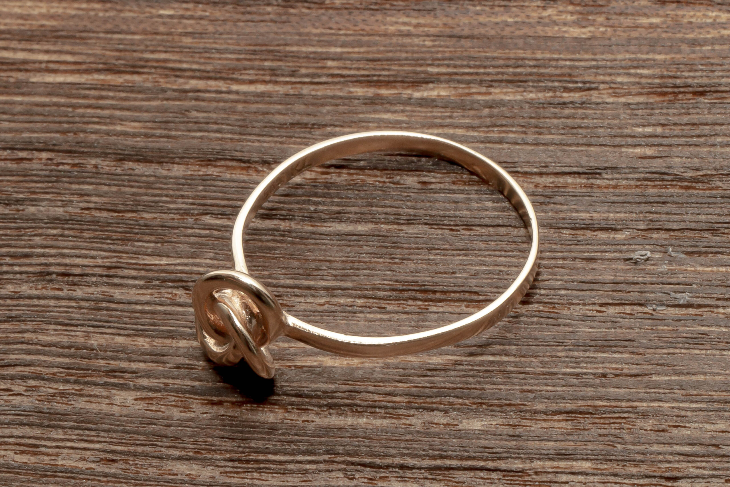 Sløjfe ring i 14 karat guld