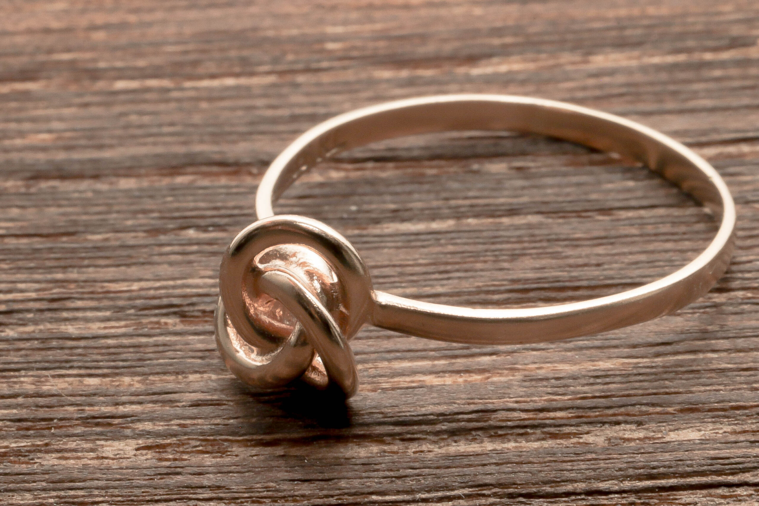 Sløjfe ring i 14 karat guld