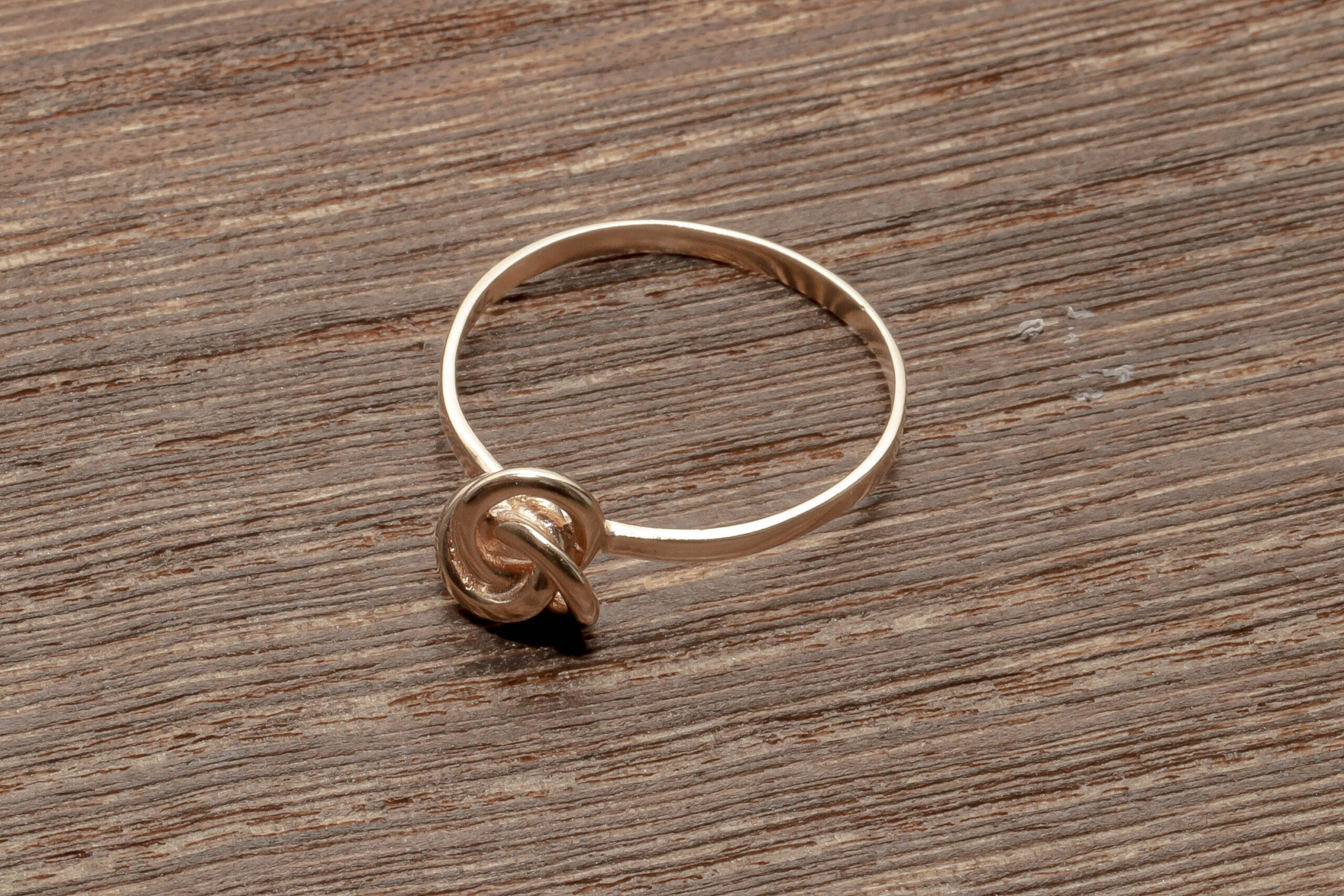 Sløjfe ring i 14 karat guld