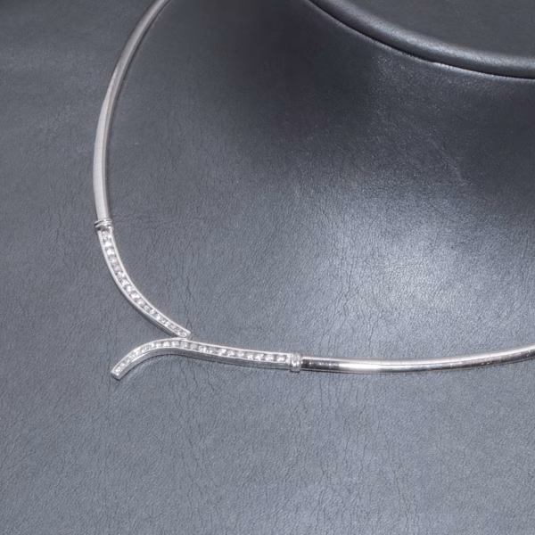 Elegant Omega Y-halskæde med diamanter (ca.2ct) i 18 karat guld