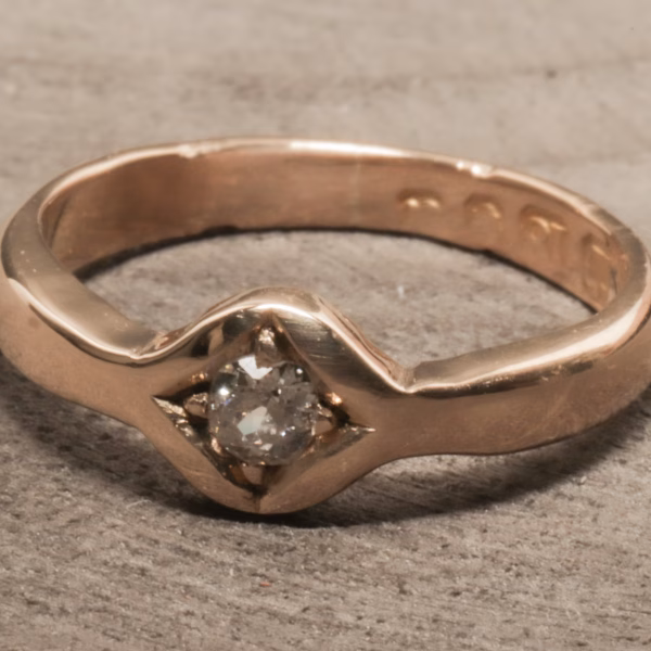 Solitairering med ca. 0,10ct diamant i 18 karat guld